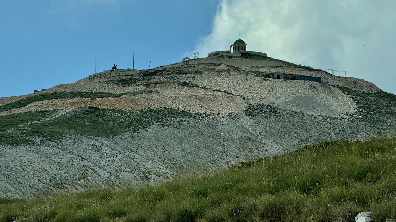 Offroadstrecken auf den Gipfel eines Albanienberges