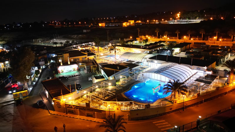Luftaufnahme des Camping La Fuente in Fortuna bei Murcia