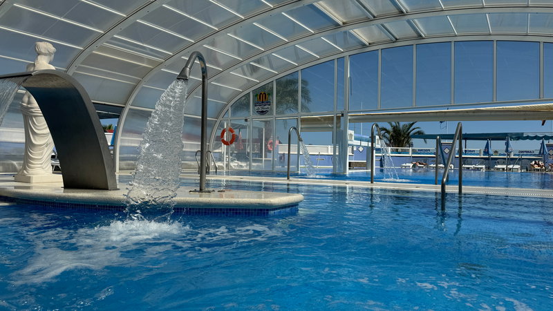 Beheizte Thermalbecken und Spa-Bereich im Camping La Fuente in Fortuna