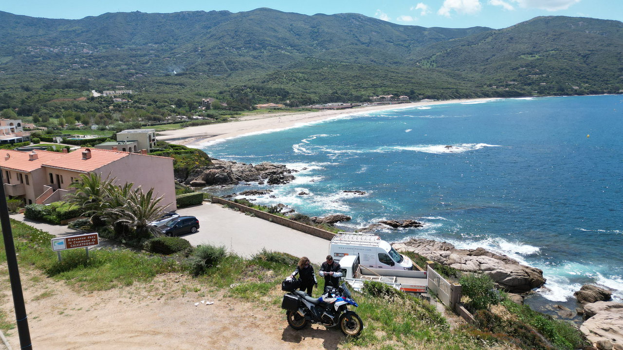 Mit dem Motorrad an den panorama Stränden von Korsika vorbei