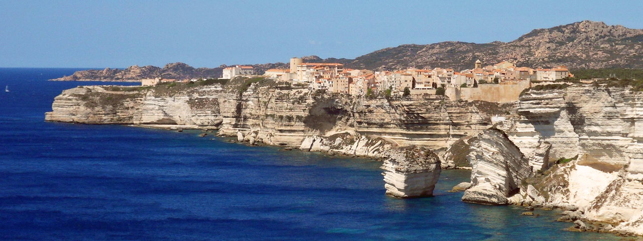 Blick auf Bonifacio (Motorradtour)