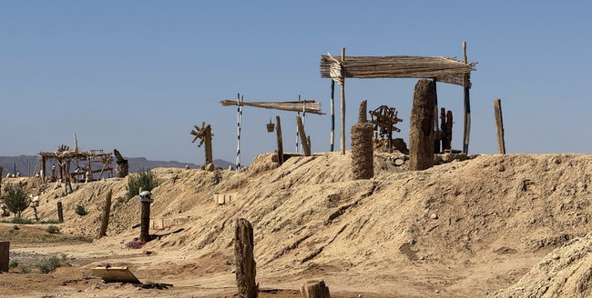 Visite d'un système d'irrigation traditionnel près du désert Installation historique du système d'irrigation souterraine dans le sud du Maroc
