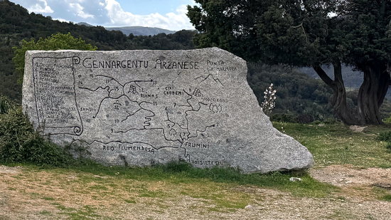 Ein Motorradausflug in die Sardinischen Bergwelt zum Flumendosa See