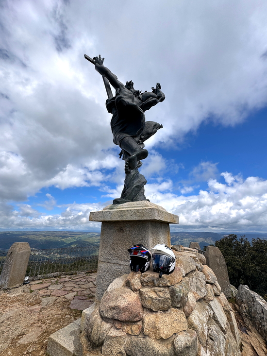 Von Cala Ganone über die Bergwelt geht es mit dem Motorrad durch Sardinien nach Norden Richtung Olbia