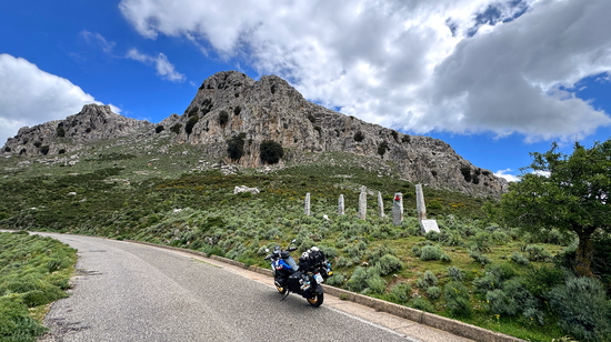 Von Cala Ganone über die Bergwelt geht es mit dem Motorrad durch Sardinien nach Norden Richtung Olbia