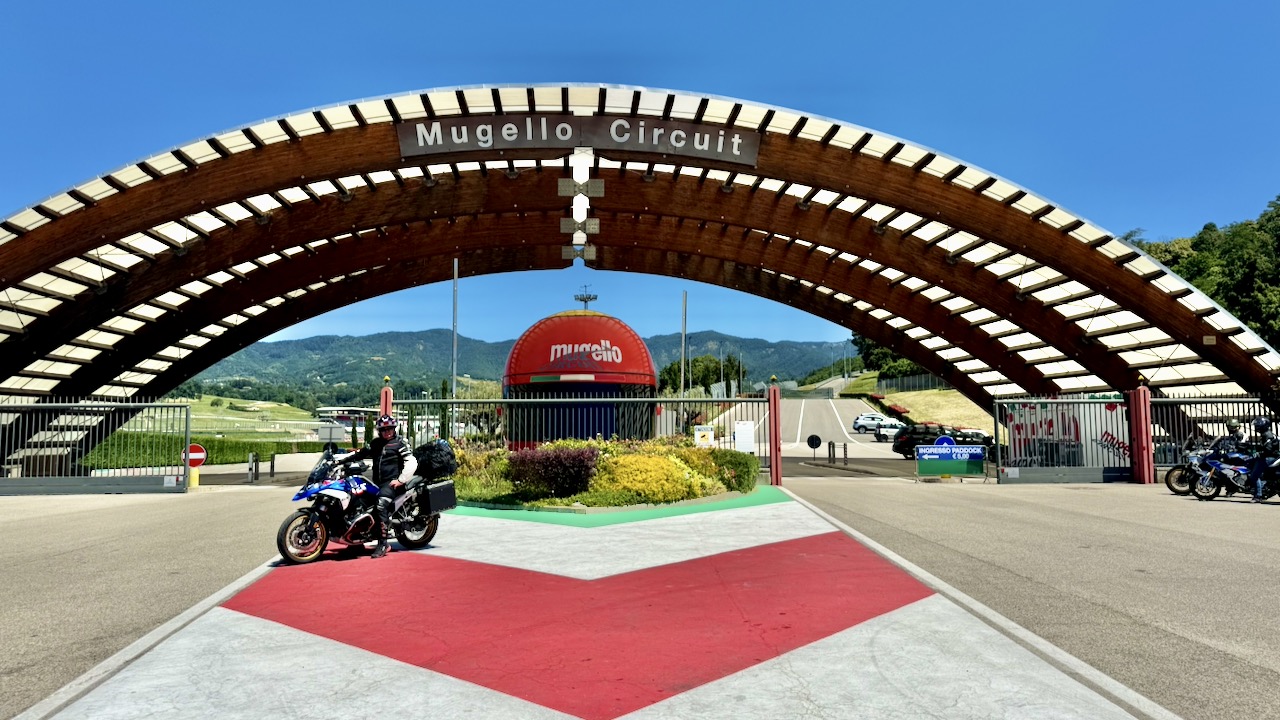 Toskana Maranello Rennstrecke auf der Motorradtour