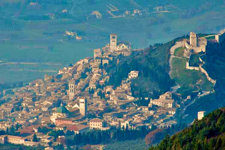 Motorradtour vom Mittelmeer nach Assisi und weiter zum Trasimeno See