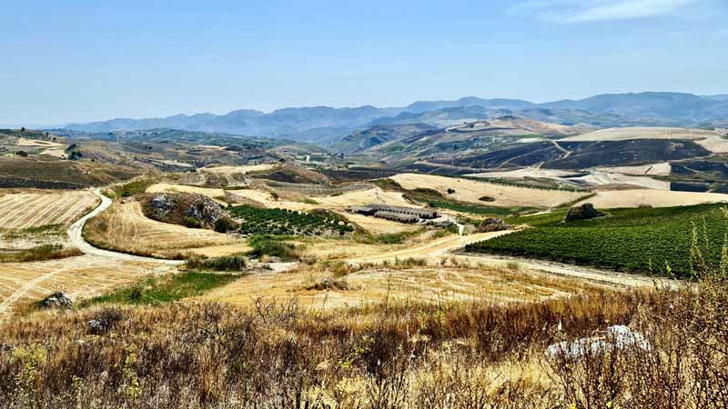 Hügellandschaft auf Sizilien