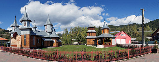 Kirchenkomplex aus Holz
