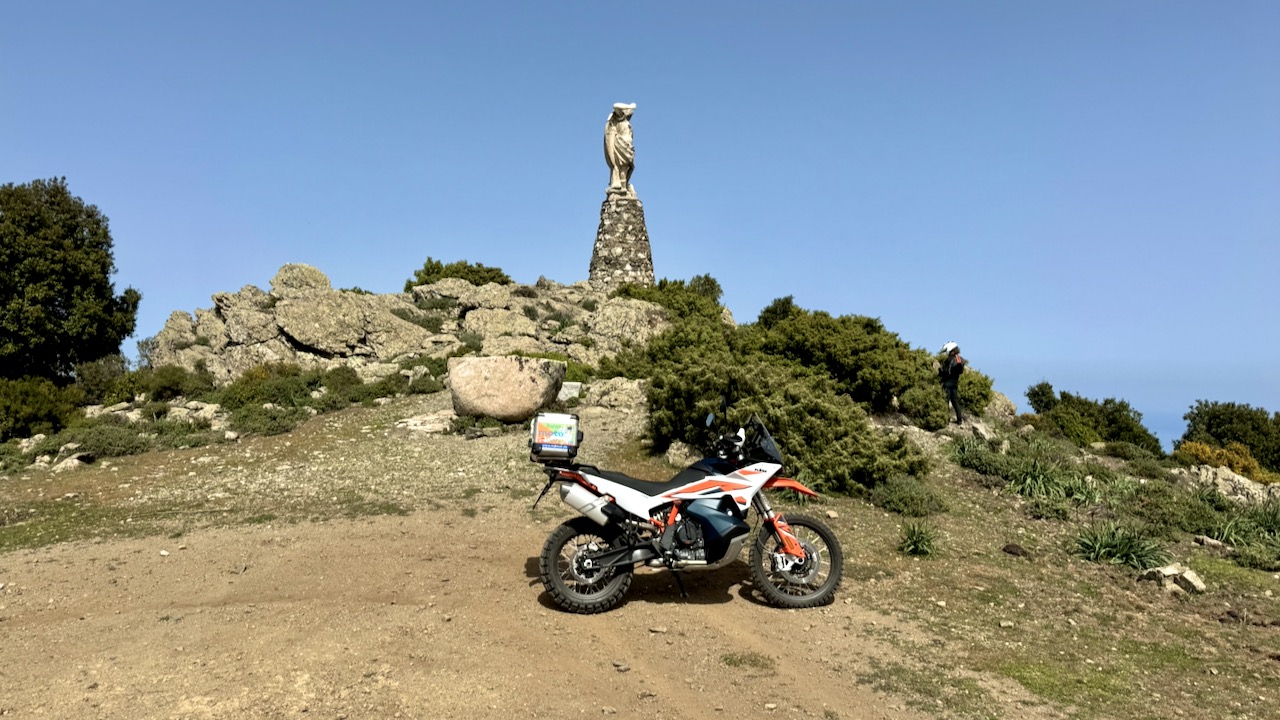 Mit der Reiseenduro Offroadstrecken in Sardinien fahren