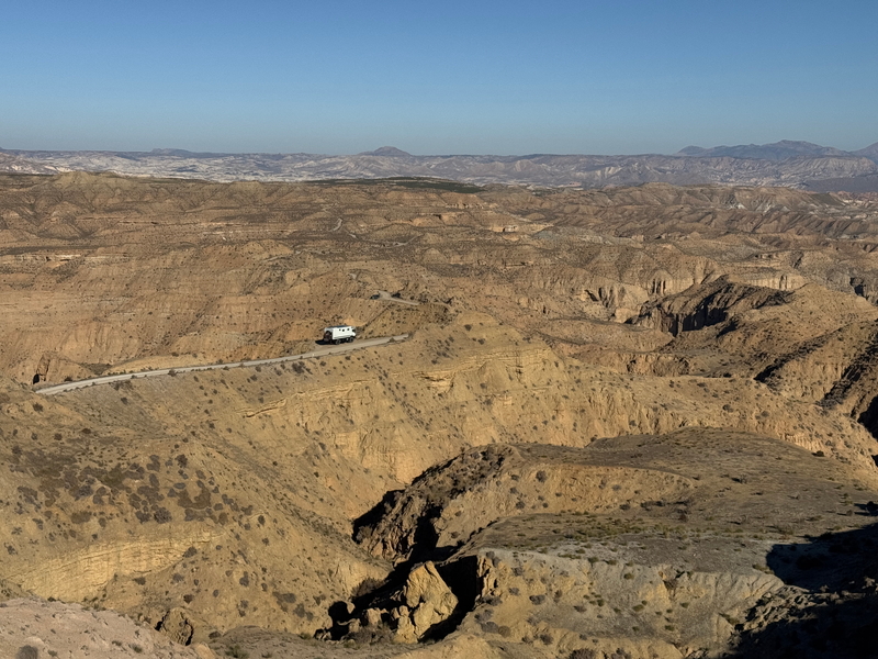 Gorafe Wüste im Süden von Spanien kann mit einem Offroadfahrzeug wie Enduro oder 4x4 Geländewagen durchfahren werden