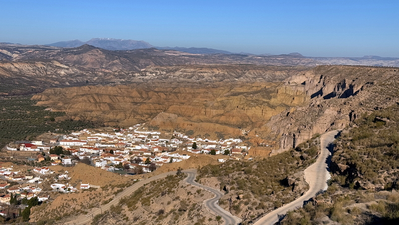 Gorafe Wüste im Süden von Spanien kann mit einem Offroadfahrzeug wie Enduro oder 4x4 Geländewagen durchfahren werden
