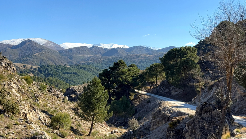 In Andalusien geht es durch die Sierra de Huetor (Südspabien), eine klasse Offroadstrecke entlang der Sierra Nevada