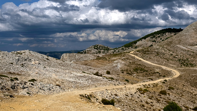 Eine Panoramapiste im Norden von Andalusien geht durch einen Nationalpark , fahrbar auch für 4x4 Wrangler, Mercedes G, Suzuki Jimny oder Grenadier