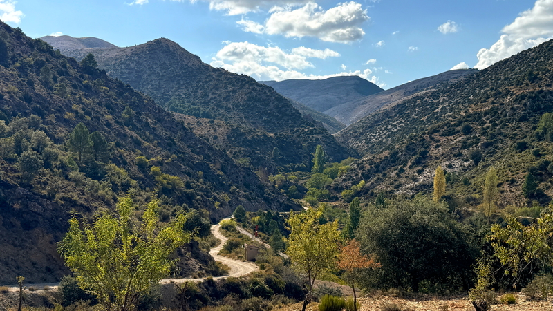 Eine Panoramapiste im Norden von Andalusien geht durch einen Nationalpark , fahrbar auch für 4x4 Wrangler, Mercedes G, Suzuki Jimny oder Grenadier