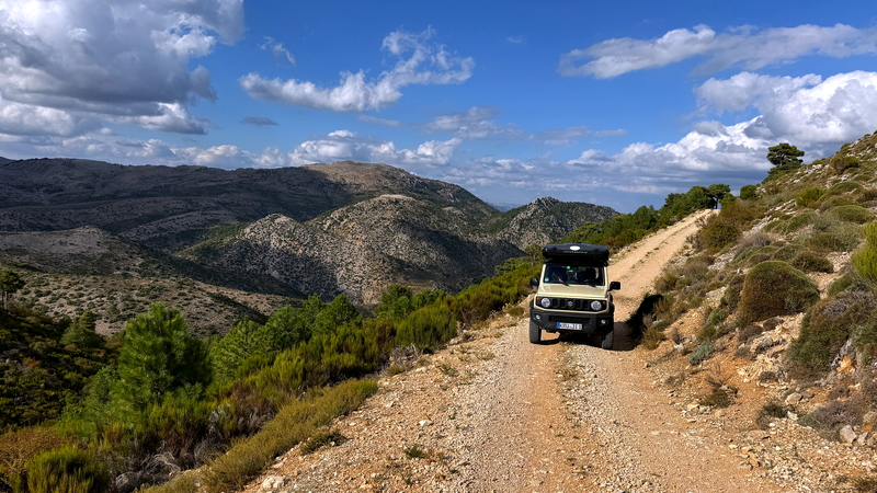 Eine Panoramapiste im Norden von Andalusien geht durch einen Nationalpark , fahrbar auch für 4x4 Wrangler, Mercedes G, Suzuki Jimny oder Grenadier