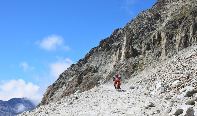 Foto beschreibt Abfahrt vom Col Sommeiler  mit einer KTM Enduro